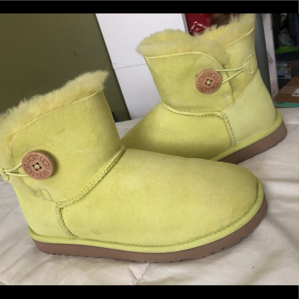 NEON LIME BAILEY BUTTON MINI UGGS